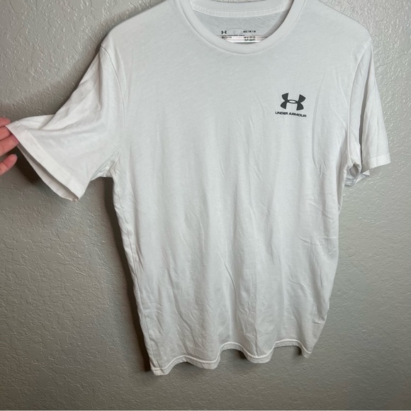 Men’s White Under Armour Loose/Coupe Shirt - Picture 7 of 7